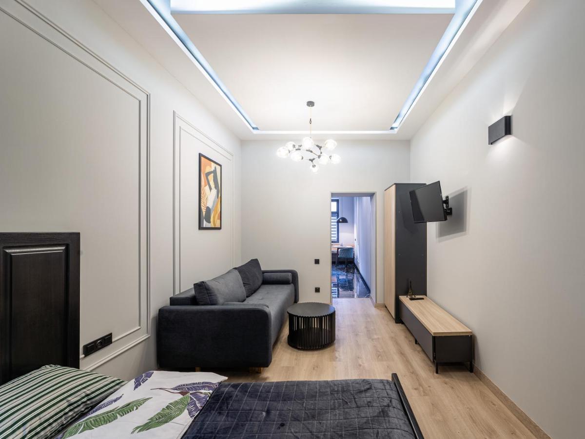 Modern Apartment Lviv Exteriör bild