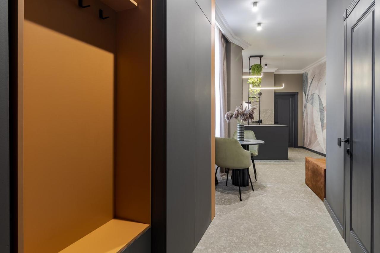 Modern Apartment Lviv Exteriör bild